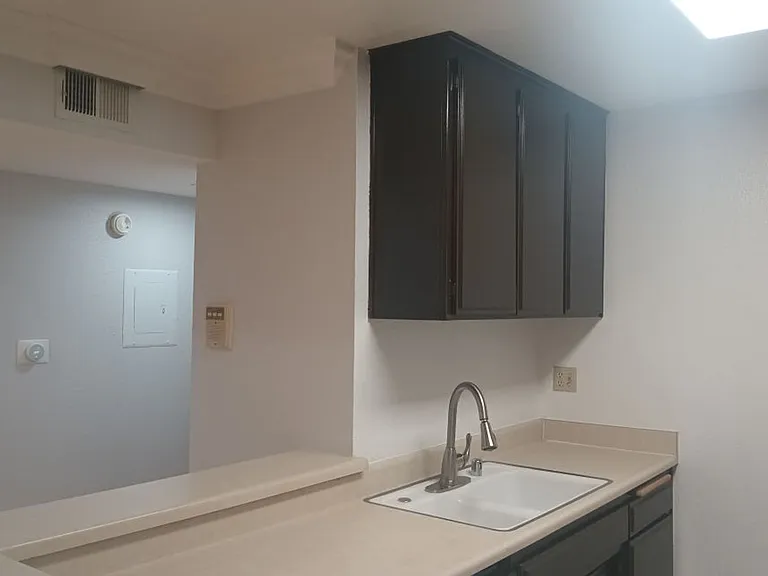 North Tower Apts — Photo 17