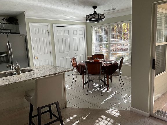 3rd image of 3058 Ridgeview Dr