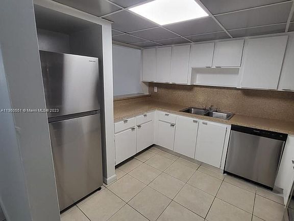 3rd image of 6960 Miami Gardens Dr #2330