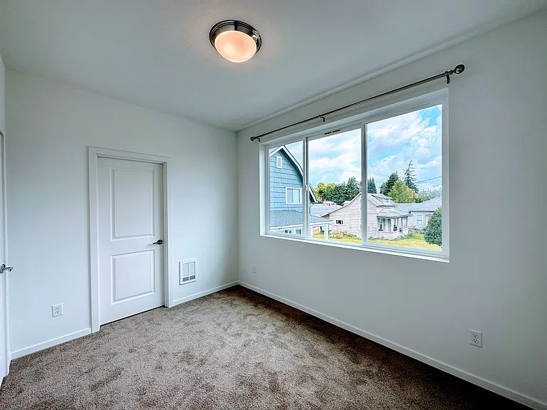 226 N Madison St — Photo 13