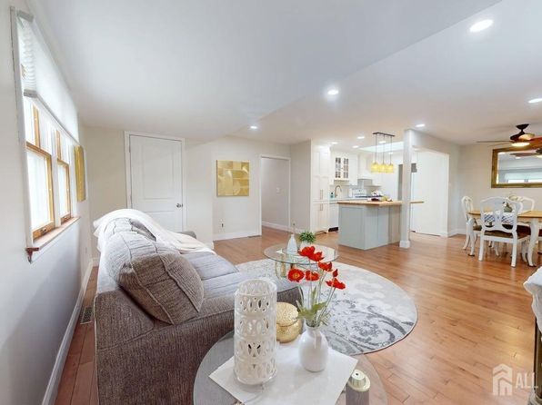 496 Calvert Rd, North Brunswick, NJ 08902