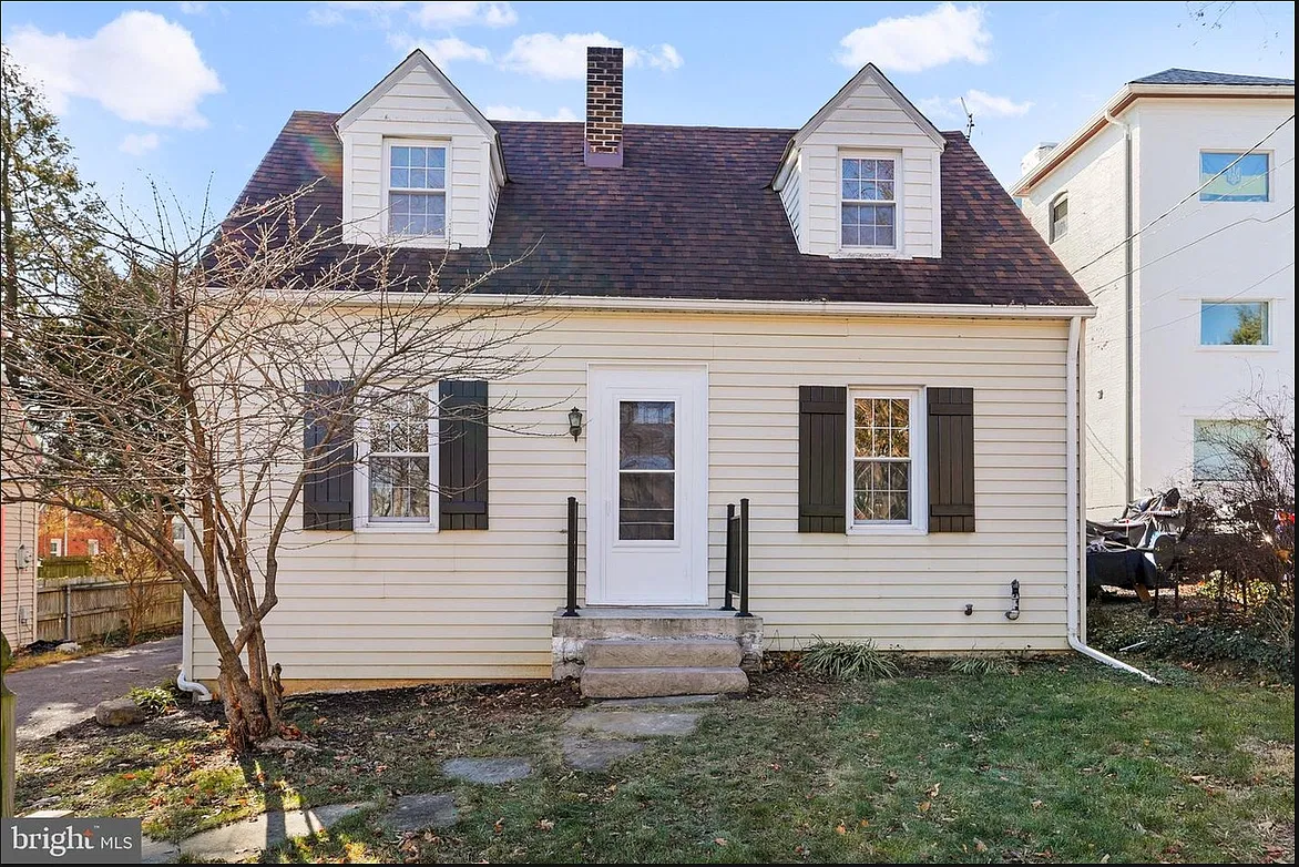 3 bed, 1000 sqft, $1,895 — Photo 1