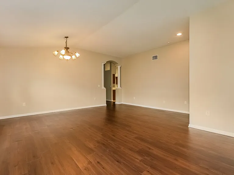 812 Lesa Glen Pl — Photo 3
