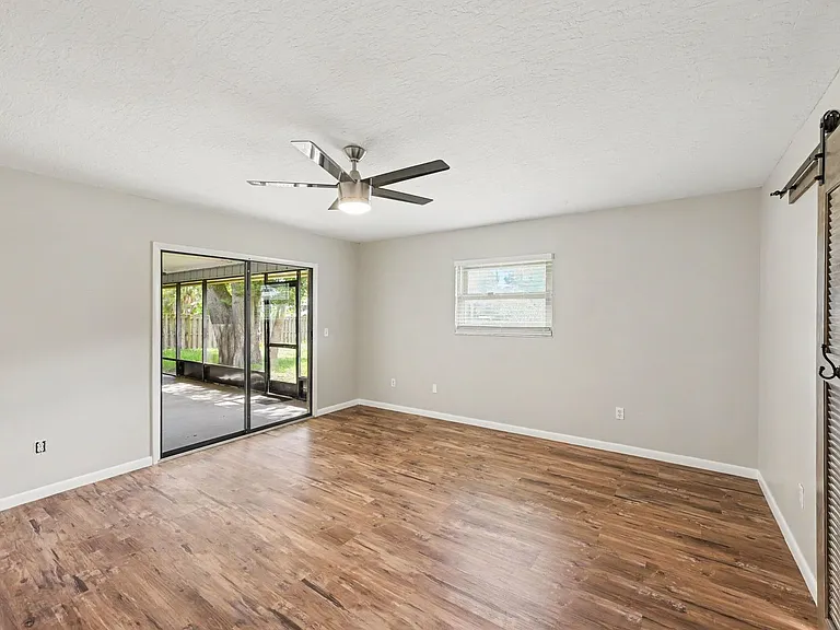 1242 Laconia St — Photo 9