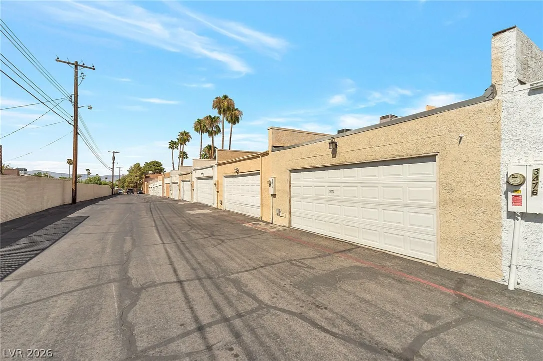 3 bed, 2.5 bath, 1816 sqft, $1,699 — Photo 3
