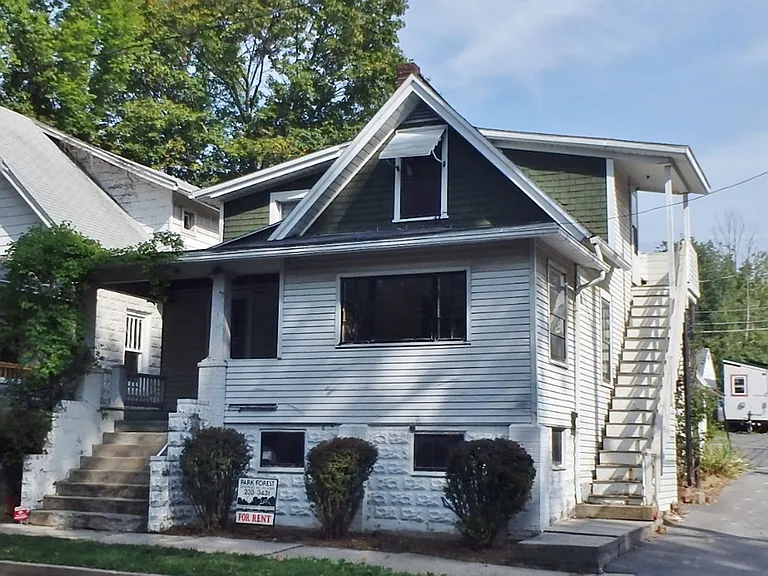 412 W Foster Ave — Photo 1