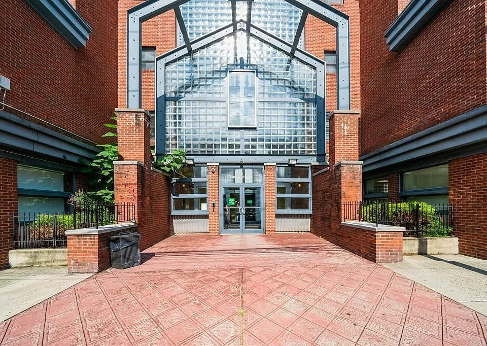 227 Christopher Columbus Dr #218B