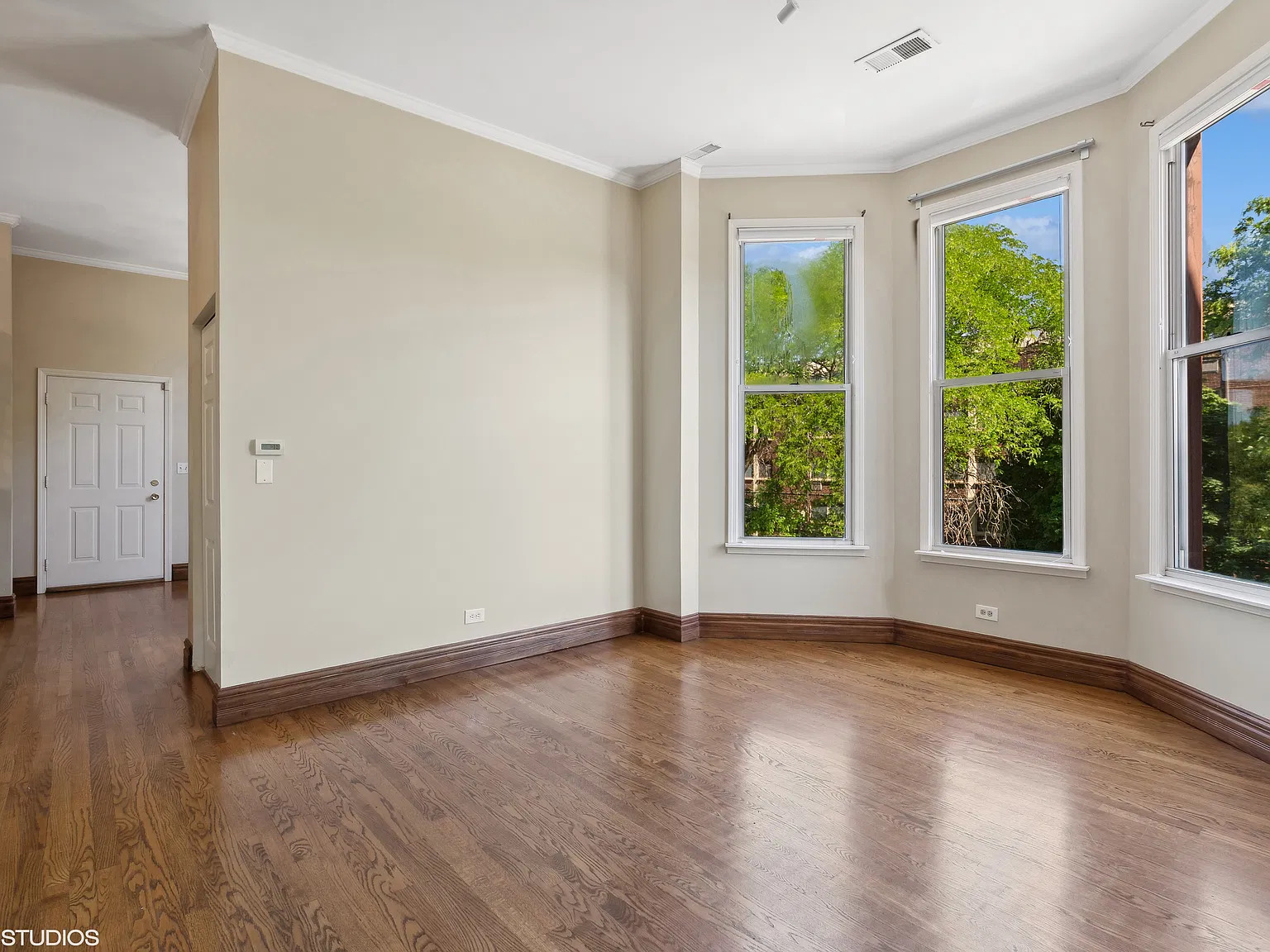 1 bed, 1000 sqft, $3,000 — Photo 3