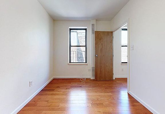 4th image of 336 E 13th St APT E4