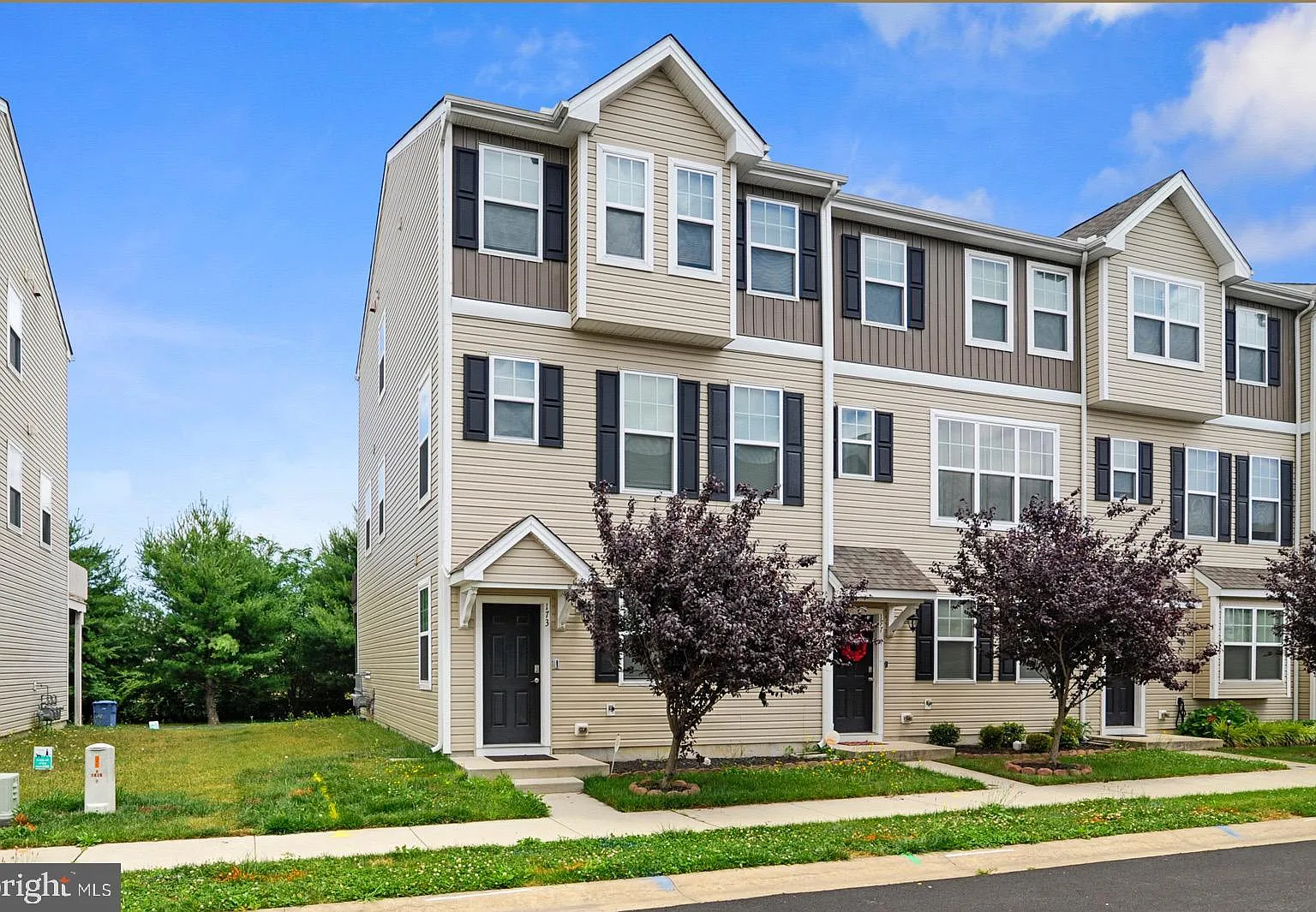 3 bed, 4.0 bath, 1796 sqft, $1,900 — Photo 1