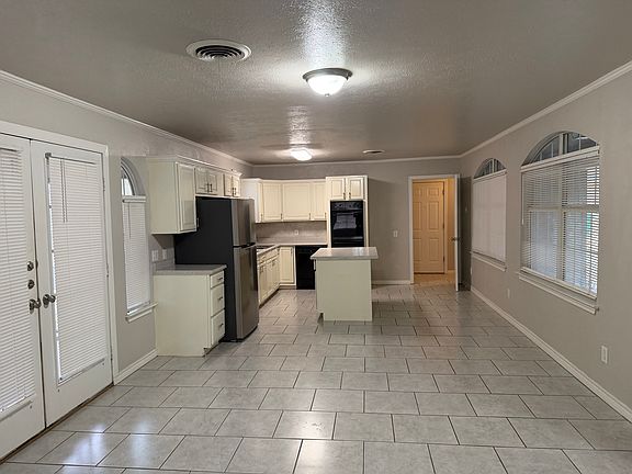 4th image of 904 Palmetto St
