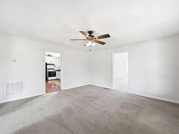 5th image of 9127 Versailles Rd