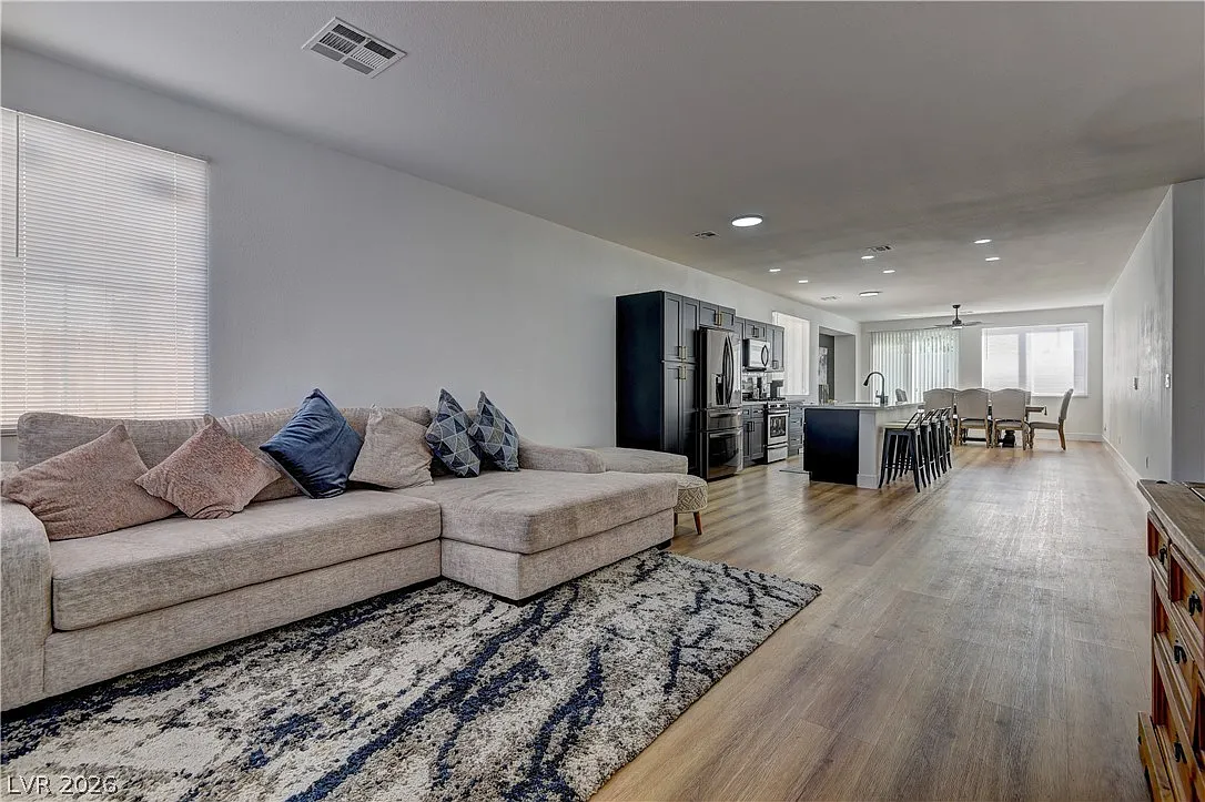 3 bed, 2.0 bath, 1602 sqft, $2,499 — Photo 4