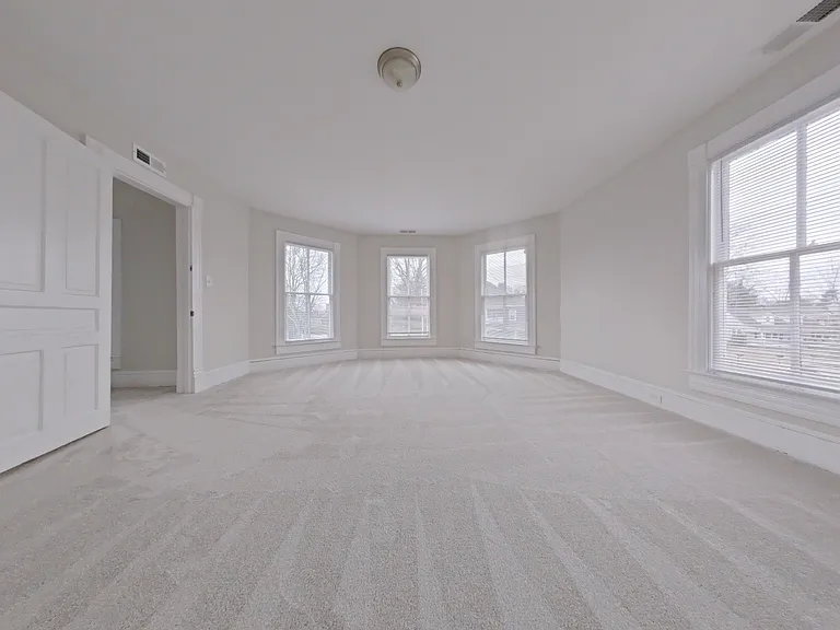 304 Oakwood St — Photo 19