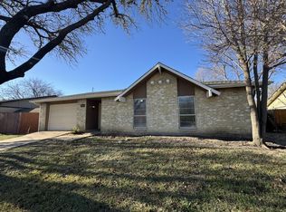 3521 Elm Dr, Grand Prairie, TX 75052