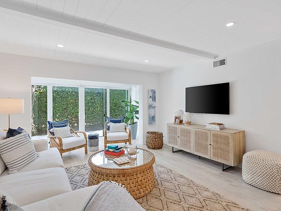 5th image of 315 Venetian Drive #3