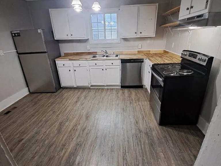 412 N Hawthorne St — Photo 3