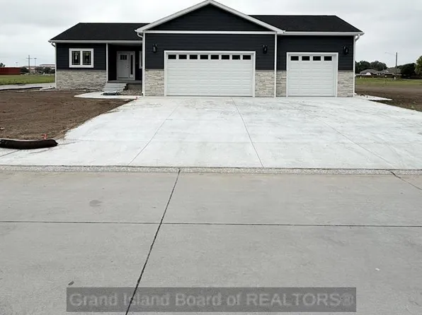 1134 Sun Valley Dr, Grand Island, NE 68801