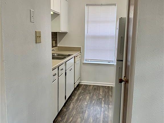 4th image of 2404 Long Dr #A
