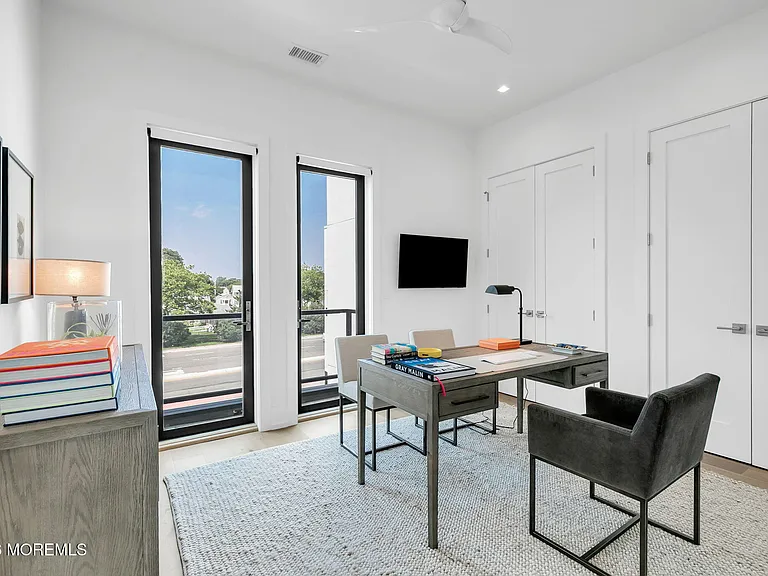 200 Ocean Ave N #5 — Photo 24