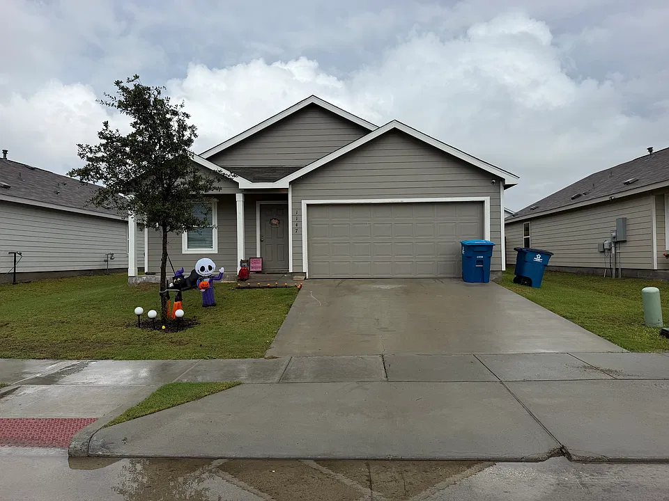 1147 Athena Dr
