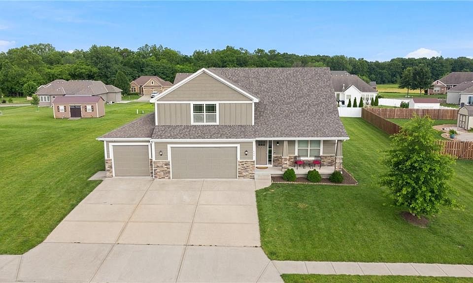 1st image of 904 Papaw Ln