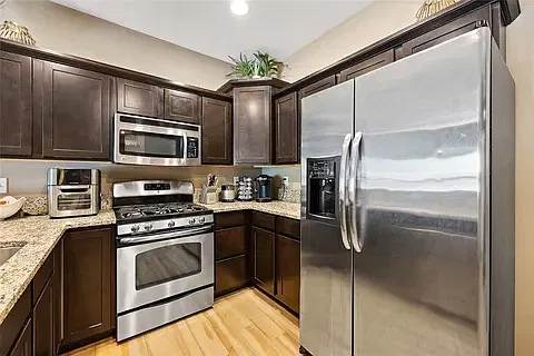 3 bed, 1457 sqft, $2,200 — Photo 2