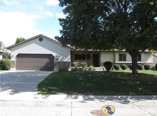 713 Maple Crest Ln, Watertown, WI 53094
