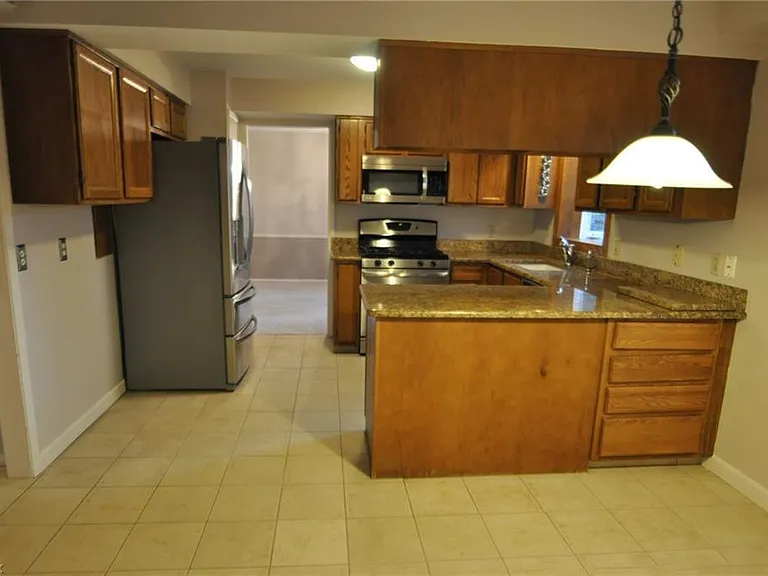 340 Plymouth Dr — Photo 2