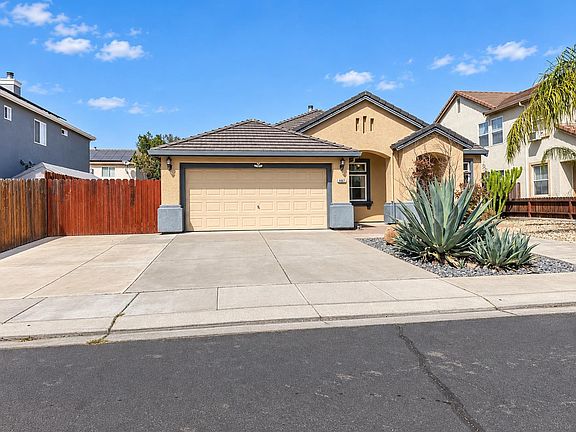 2nd image of 923 Shortland Cir