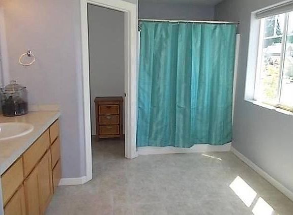 4th image of 5711 NE 65th Ct