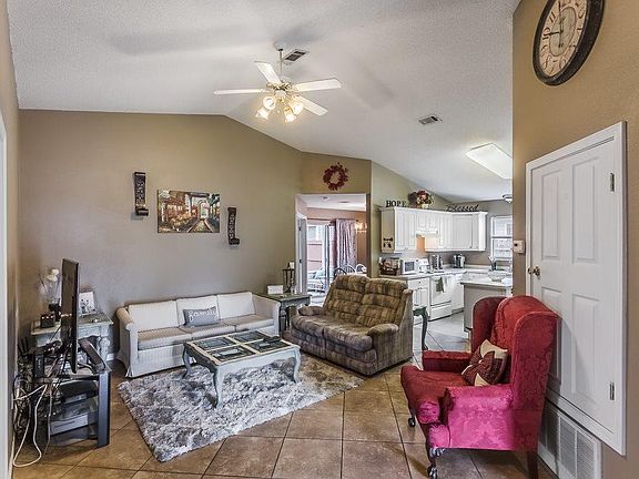 5th image of 524 Desert Oak Dr