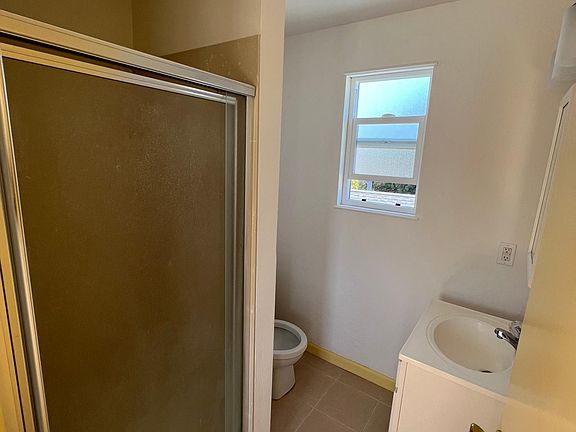 4th image of 602 Cypress Ave