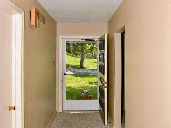 2nd image of 805 Larkin Ave