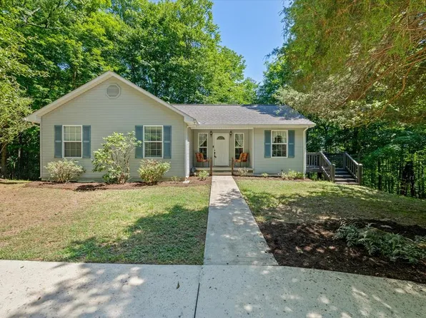 175 Black Oak Ln, Byrdstown, TN 38549