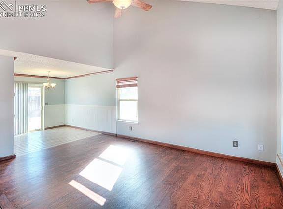 4th image of 245 Marsh Ct
