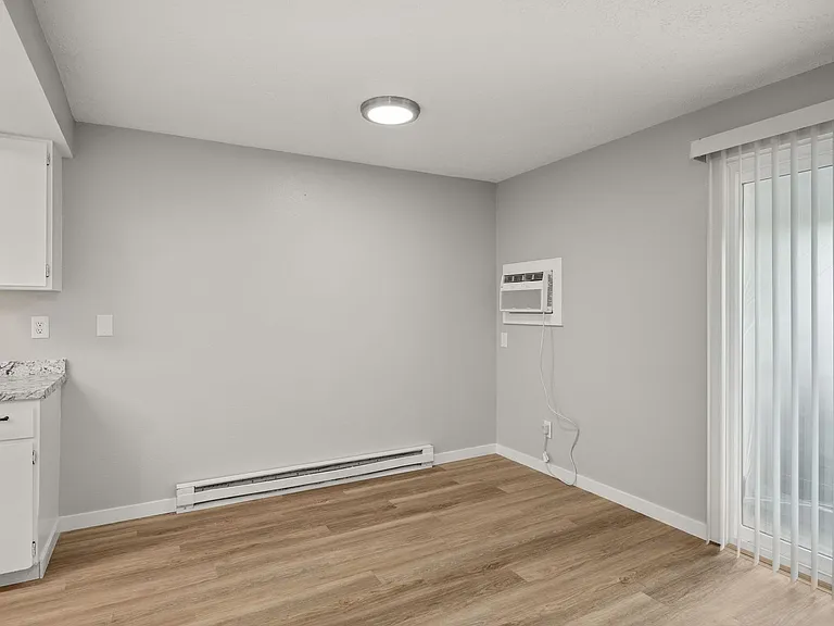River Court Apartments - Updated Units With A View! — Photo 32