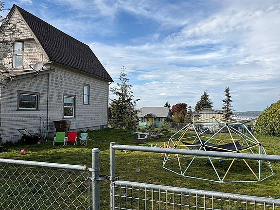 4th image of 502 E Wright Avenue