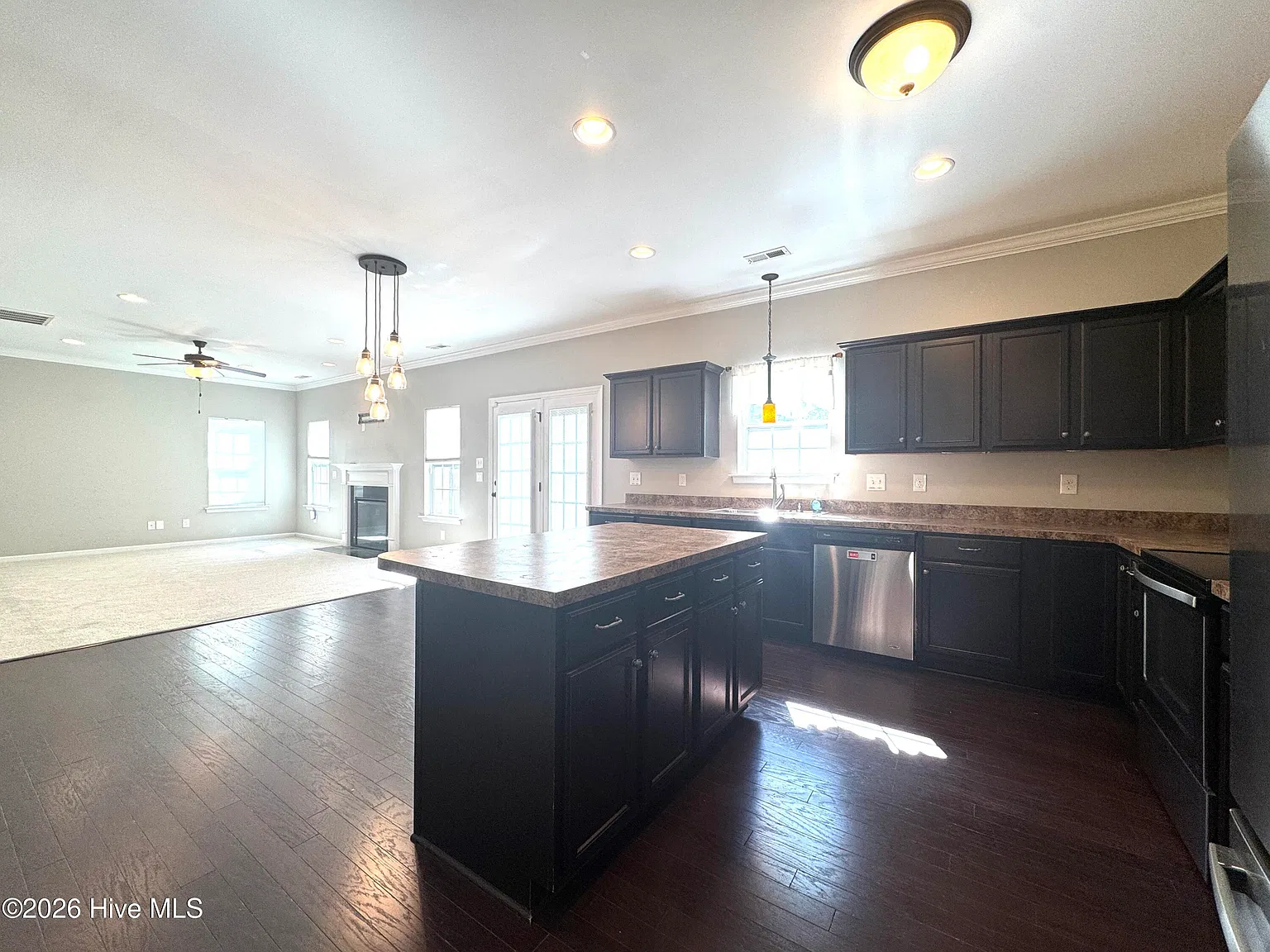 4 bed, 2.5 bath, 2250 sqft, $2,380 — Photo 4