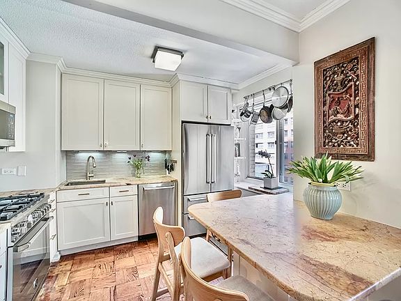 2nd image of 250 E 87th St APT 5G