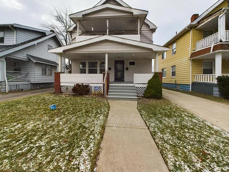 1502 E 173rd St photo 1
