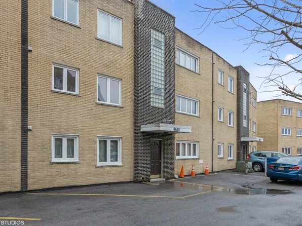 8608 W 95th Pl APT 303, Hickory Hills, IL 60457