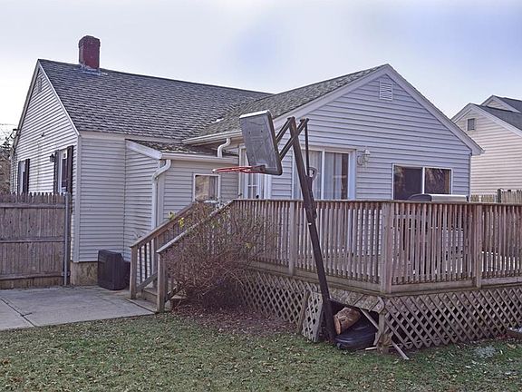4th image of 105 Bartlett Dr