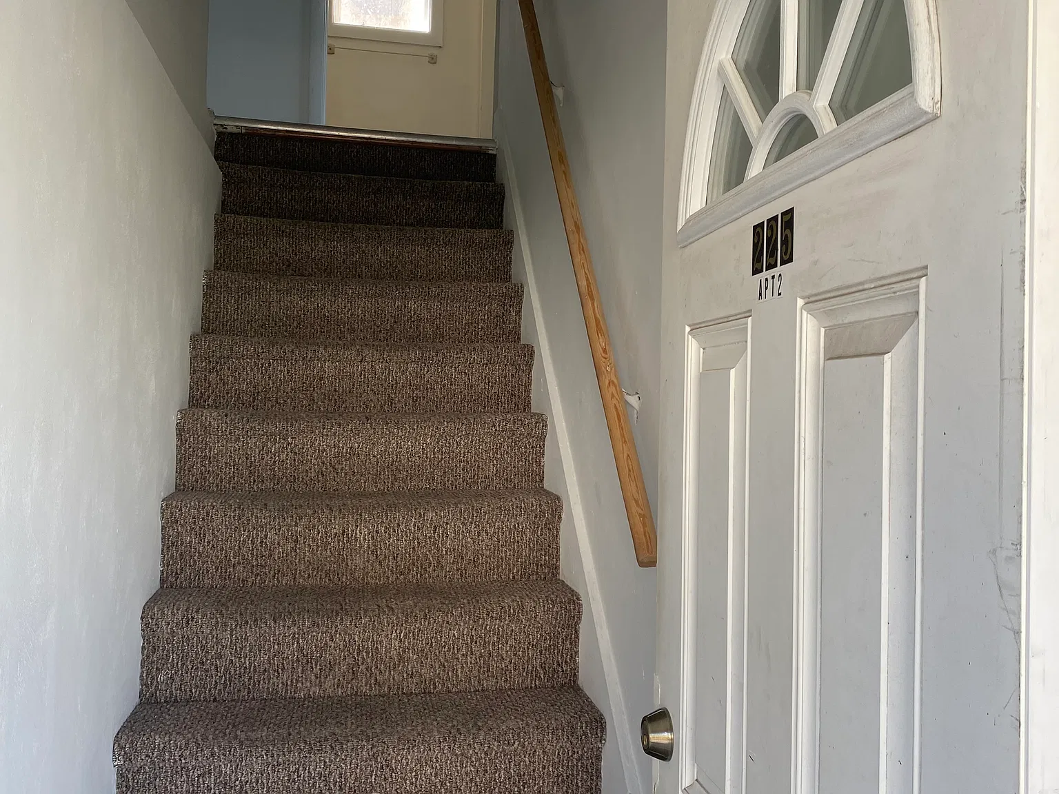 3 bed, 1200 sqft, $1,300 — Photo 2