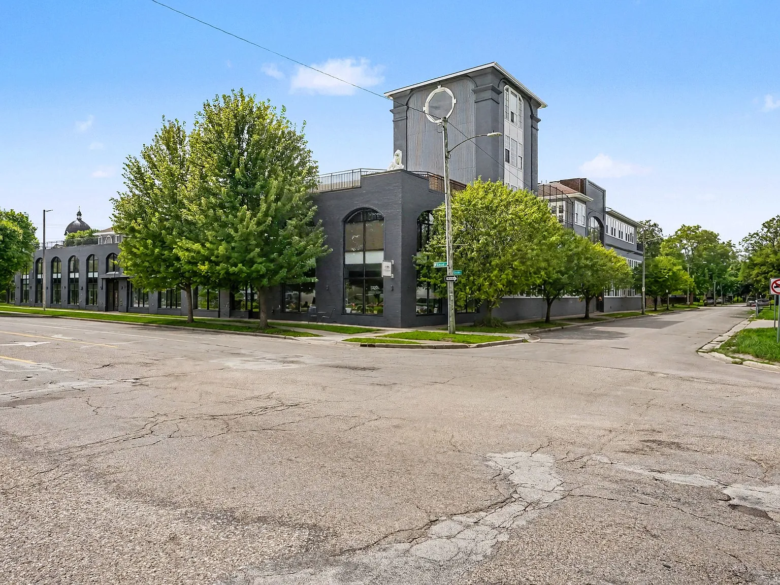 1 bed, 772 sqft, $1,800 — Photo 2