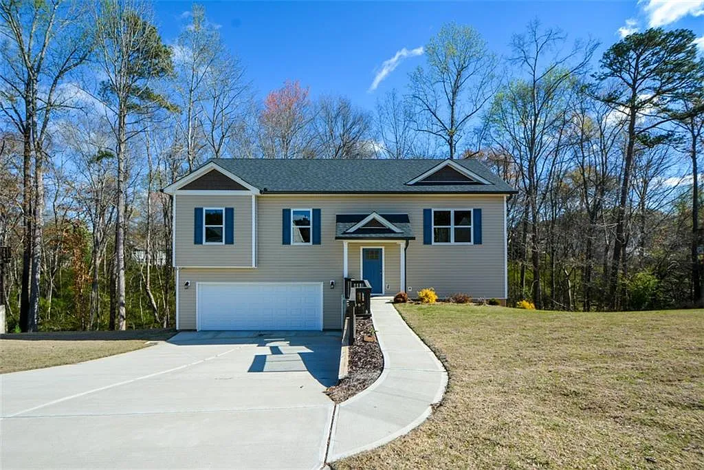 5 bed, 3.0 bath, 2128 sqft, $2,400 — Photo 1