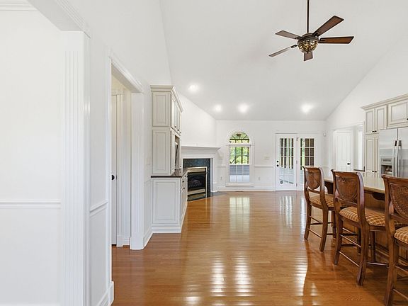 5th image of 236 Savanna Dr