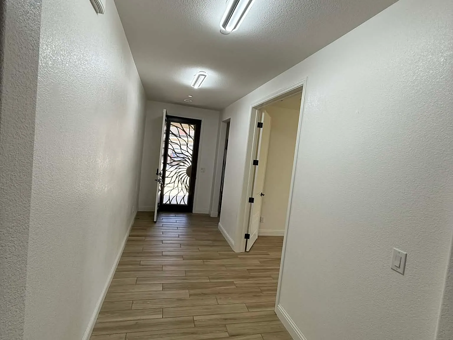 4 bed, 2021 sqft, $1,200 — Photo 3