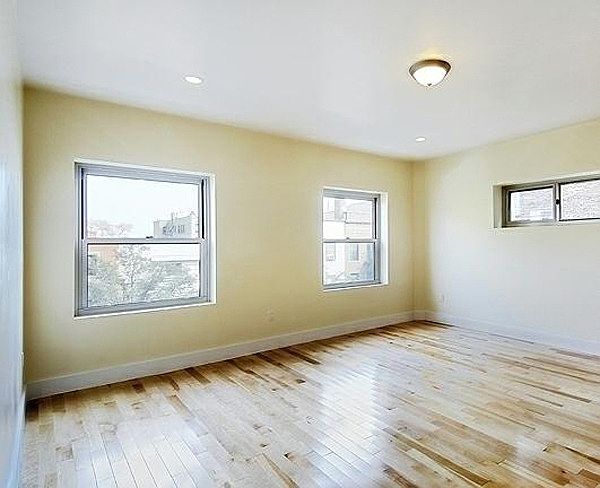 living room - no furniture