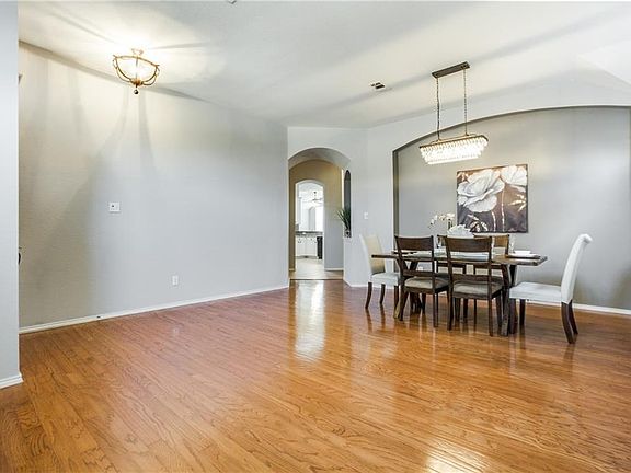 5th image of 9309 Sterling Gate Dr
